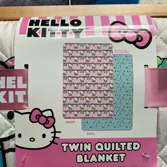 Hello Kitty Quilted Blanket - Picture 2 of 2